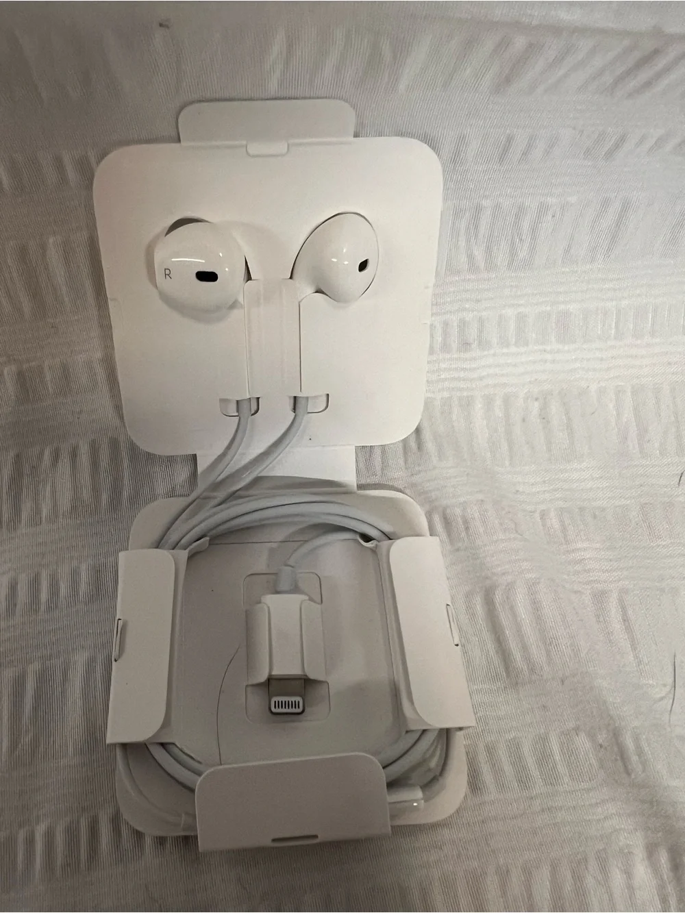 Apple White Lightning Earphones with Inline Microphone